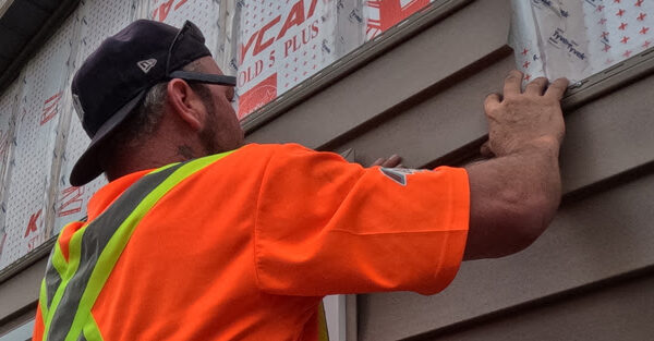 Image of Aurora Exteriors Inc Contractors installing siding on a residential home in Chatham Ontario on Faubert Drive.